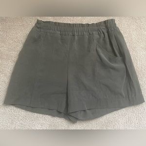 Simply Vera Woman’s Shorts - Size L